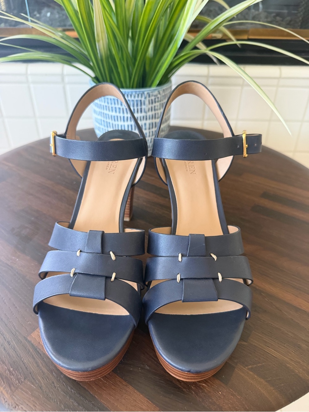 Beautiful Ralph Lauren Soffia leather sandals
